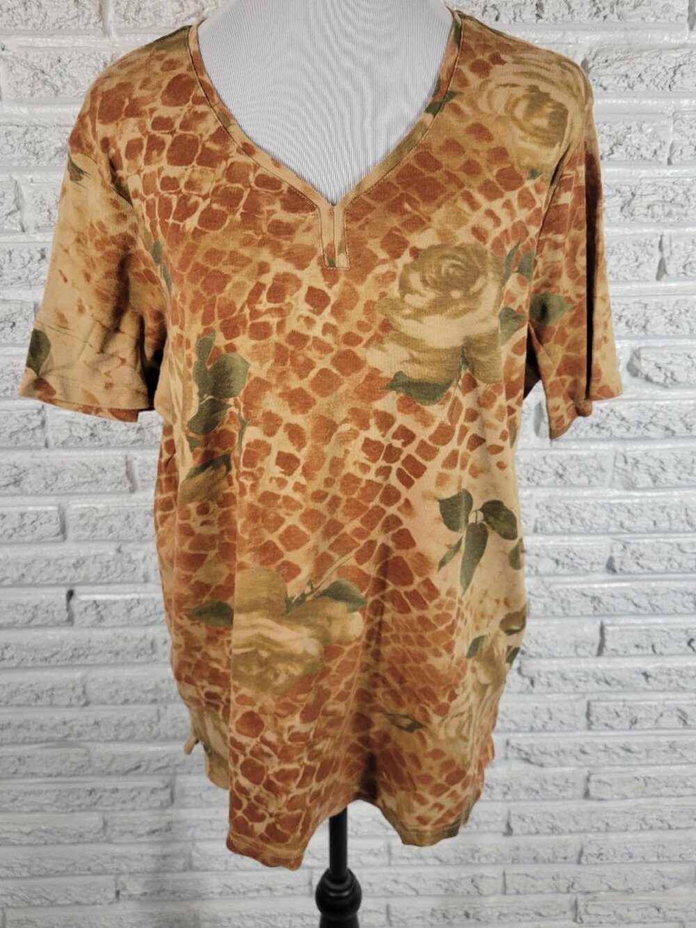 St. John's Bay Womens Tee 1X Brown Green Animal Print Floral V-Neck FLO240XE